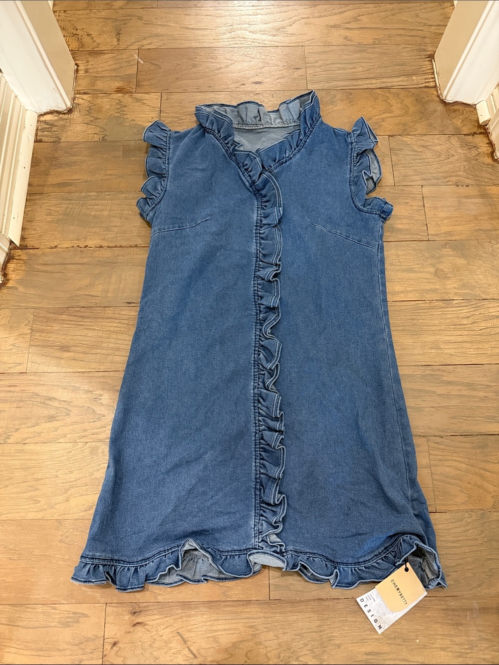 NWT Cherrybetty V-Neck Ruffle Detail Denim Dress Size M (6)